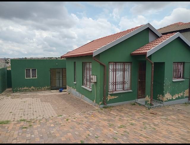 2 BEDROOM FREESTANDING TO LET IN COSMO CITY